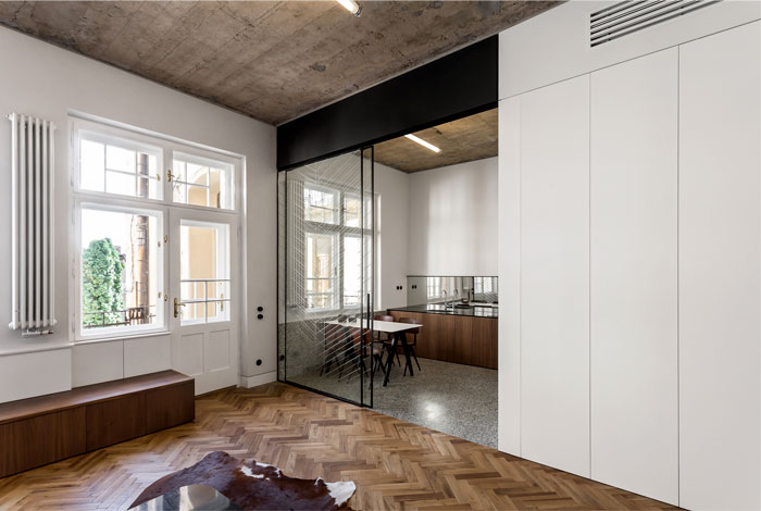 Стильный интерьер апартаментов в городе Орадя, Румыния Стильный интерьер апартаментов в городе Орадя, Румыния