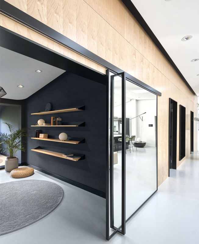 Открытая планировка просторной квартиры в Белграде