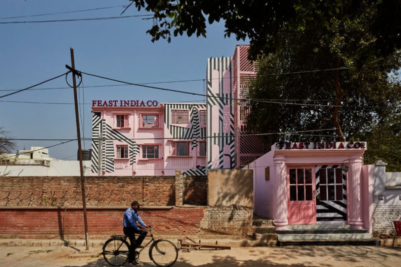 Интерьер индийского ресторана The Pink Zebra (Feast India Co.)