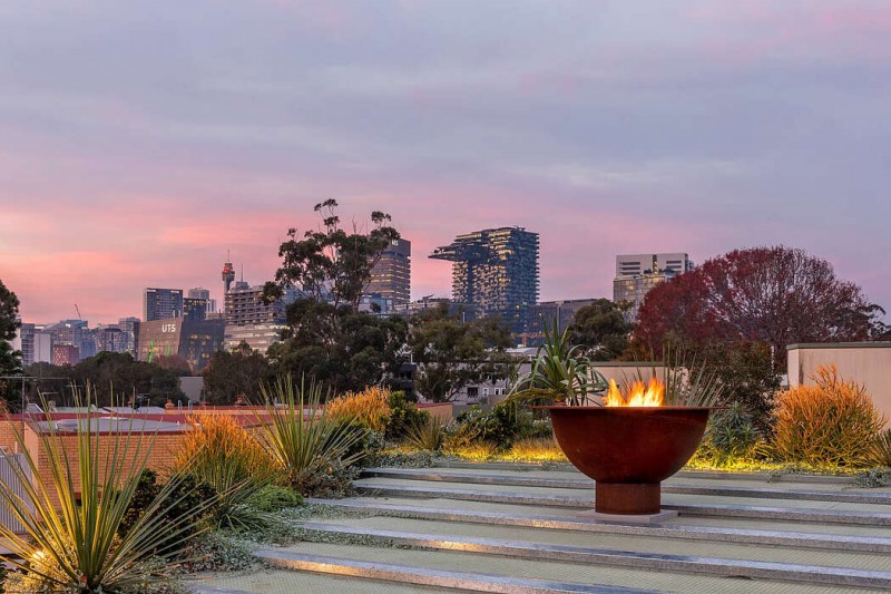 Оригинальный дизайн двухэтажного дома