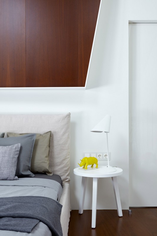 Контраст ярко белого и насыщенного коричневого в облицовке стен загородного дома Контраст ярко белого и насыщенного коричневого в облицовке стен загородного дома