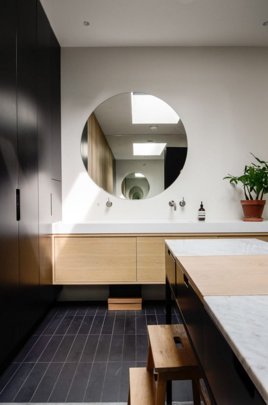 Лофт, расположенный в старом здании начала XVII века в Амстердаме Лофт, расположенный в старом здании начала XVII века в Амстердаме