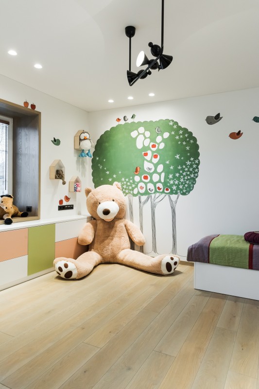 Сочетание дерева и мрамора в интерьере дома в Вильнюсе