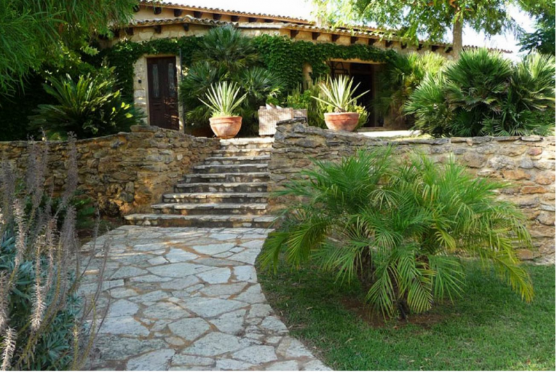 Старинная вилла эпохи колониализма, расположенная в Сицилии