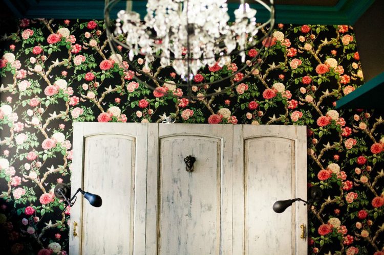 Эклектичный декор лофта, расположенного в бывшем старинном магазине