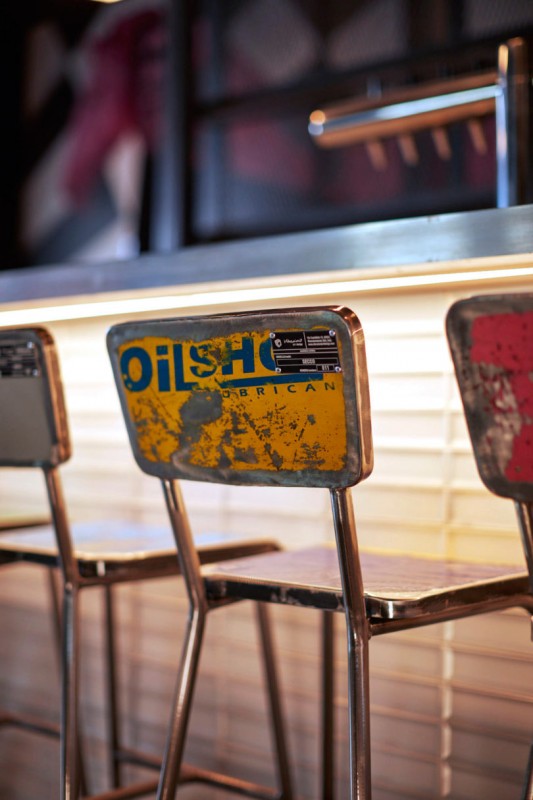 Клуб любителей классических автомобилей, расположенный на пристани 76 на реке Гудзон, Нью-Йорк