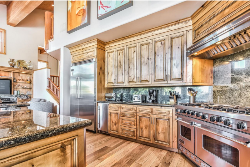 Сводчатое современное шале в штате Юта Сводчатое современное шале в штате Юта