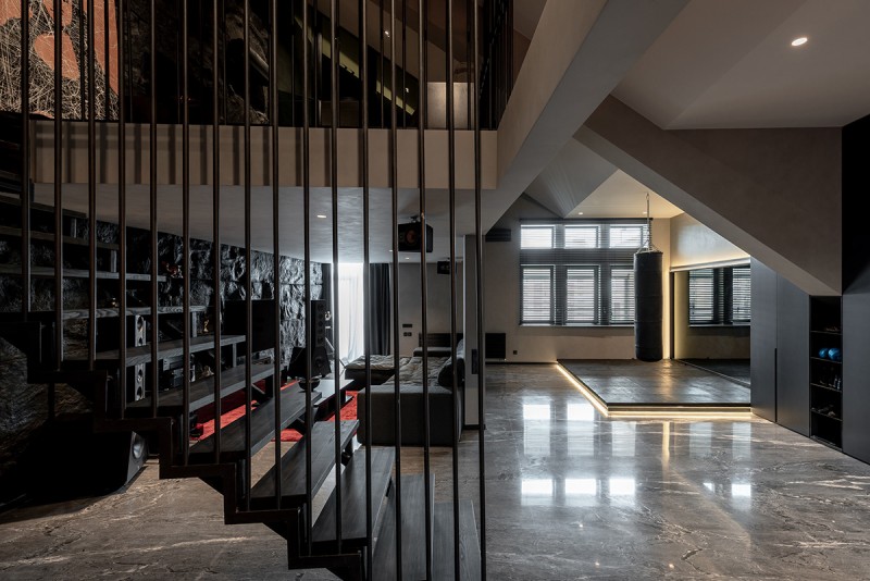 Двухуровневый пентхаус в стиле "брутализм" Двухуровневый пентхаус в стиле "брутализм"