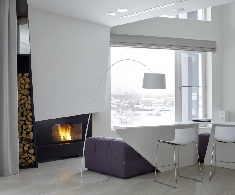 Контраст ярко белого и насыщенного коричневого в облицовке стен загородного дома Контраст ярко белого и насыщенного коричневого в облицовке стен загородного дома