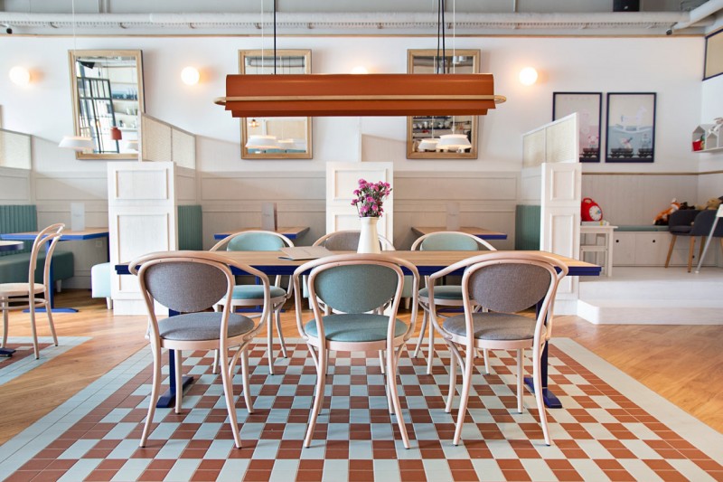 Яркое уютное кафе в Сопоте, Польша