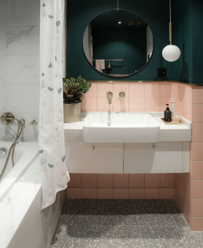 Игра форм, закругленных углов и ярких цветов в дизайне квартиры в Чэнду, Китай