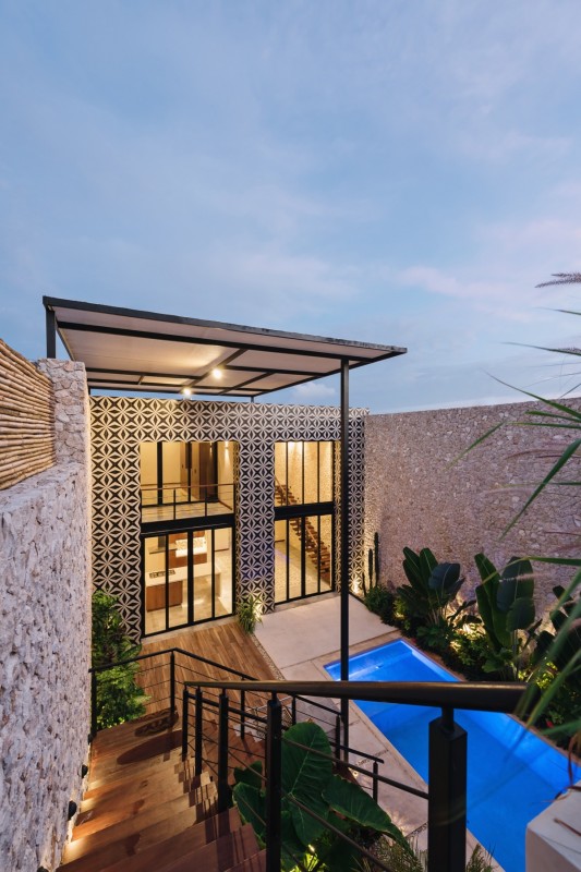 Использование камня и мозаики в декоре двора и дома в Мексике