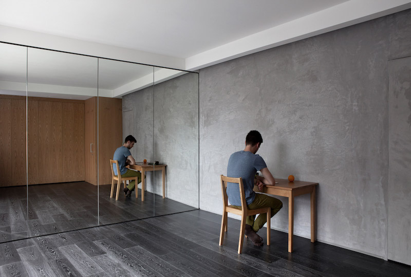 Строгий функциональный интерьер маленькой студии