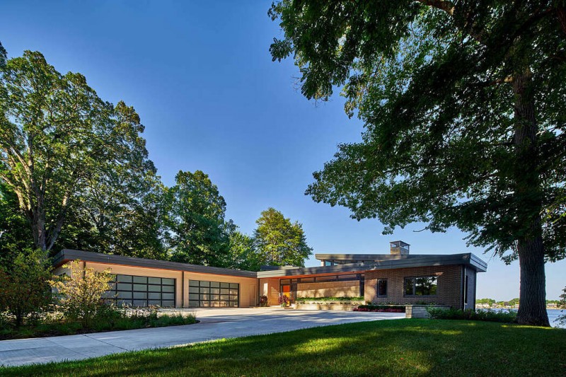 Трехэтажная резиденция, расположенная в Рокфорде, штат Мичиган Трехэтажная резиденция, расположенная в Рокфорде, штат Мичиган