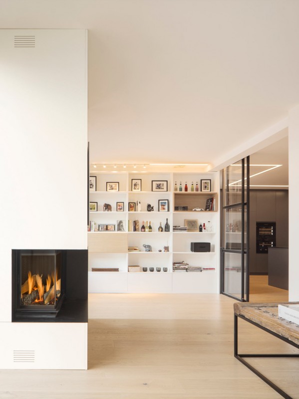 Чёрные акценты в интерьере апартаментов в Барселоне Чёрные акценты в интерьере апартаментов в Барселоне