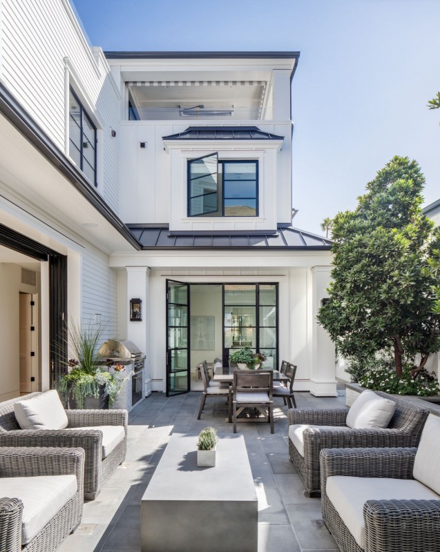 Интерьер особняка недалеко от океана в Корона-дель-Мар, Калифорния