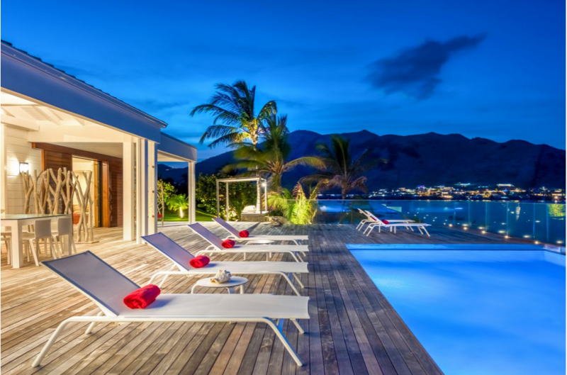 Впечатляющая вилла на берегу океана на острове Сен-Мартен Впечатляющая вилла на берегу океана на острове Сен-Мартен