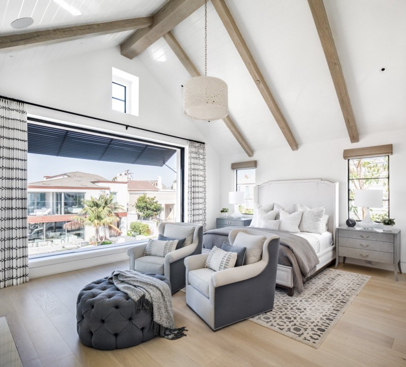 Интерьер особняка недалеко от океана в Корона-дель-Мар, Калифорния