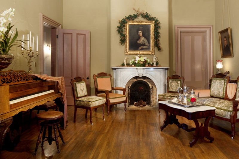 Интерьер усадьбы 1876 года постройки Интерьер усадьбы 1876 года постройки