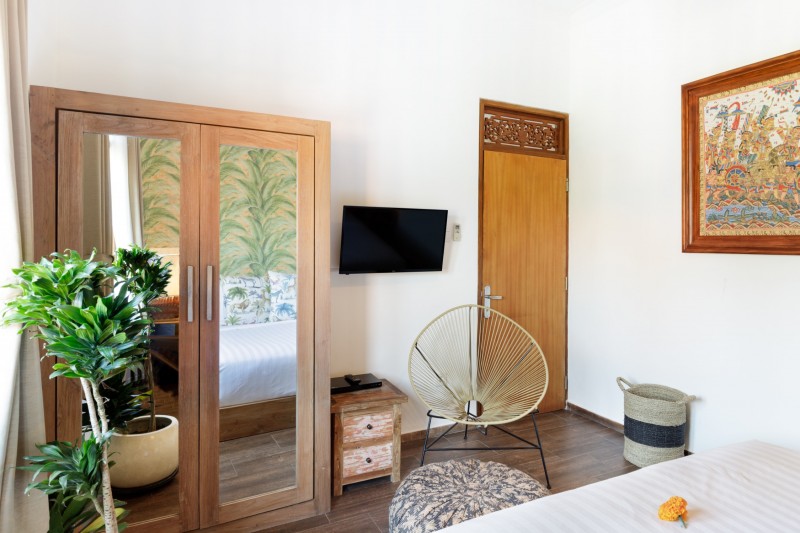 Яркий интерьер компактной квартиры в Куте, Индонезия Яркий интерьер компактной квартиры в Куте, Индонезия