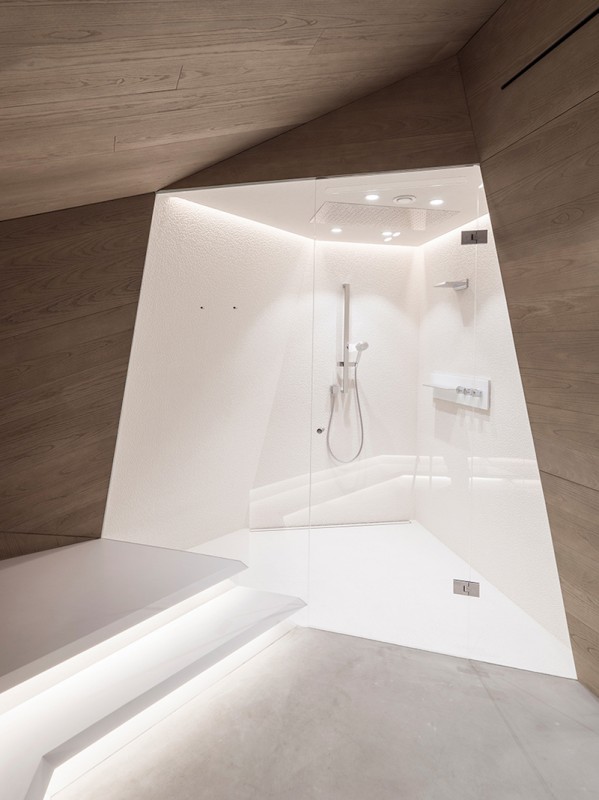 Лофт со скульптурной лестницей