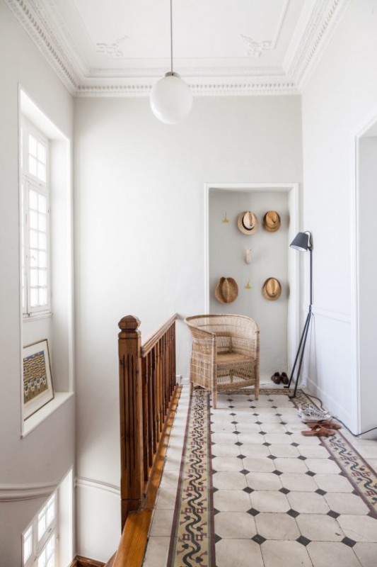 Плетеная мебель и элементы декора в интерьере афинской квартиры Плетеная мебель и элементы декора в интерьере афинской квартиры