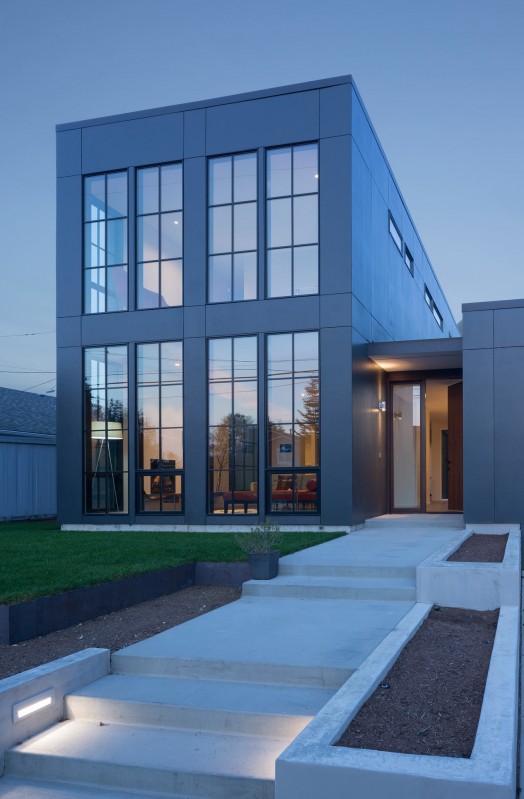 Двухэтажная резиденция с панорамными окнами в Сиэтле, штат Вашингтон