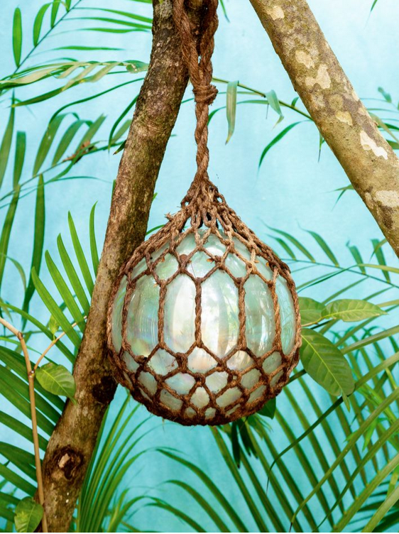 Красочный тропический модернизм в интерьере виллы в Мексике