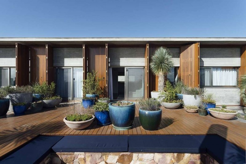 Современный двухэтажный дом, расположенный в Пелотасе, Бразилия