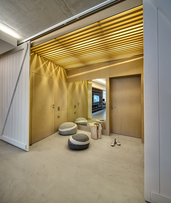 Гармоничное сочетание дерева и кирпича