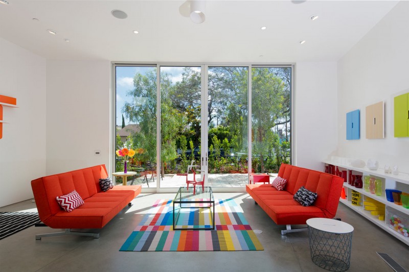 Резиденция в Калифорнии с фасадом из металлических цветов