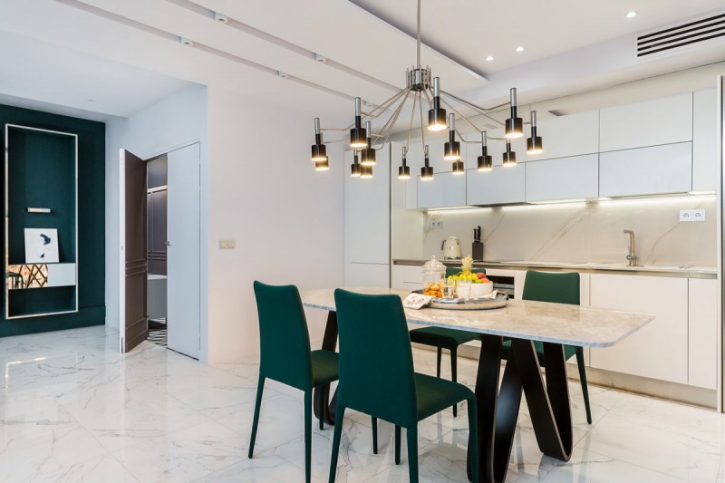 Эклектичная квартира с приятным видом из окна в Париже