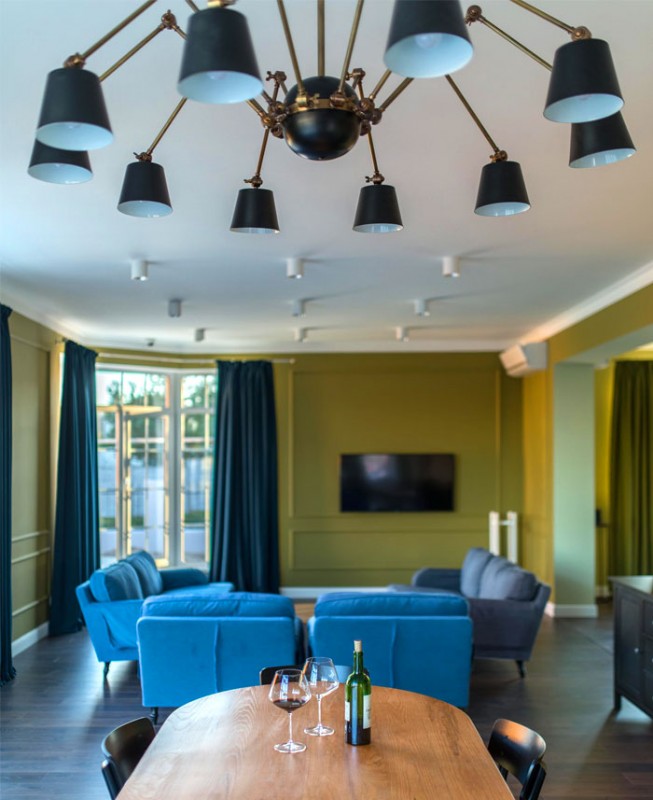 Вдохновляющие контрастные цветовые сочетания в декоре двухуровневой квартиры Вдохновляющие контрастные цветовые сочетания в декоре двухуровневой квартиры