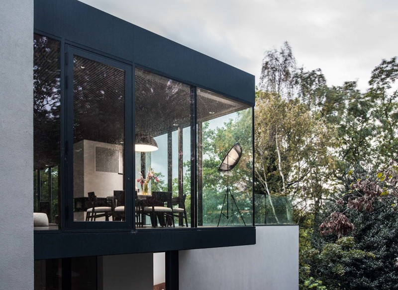 Интерьер двухэтажного дома в лесу