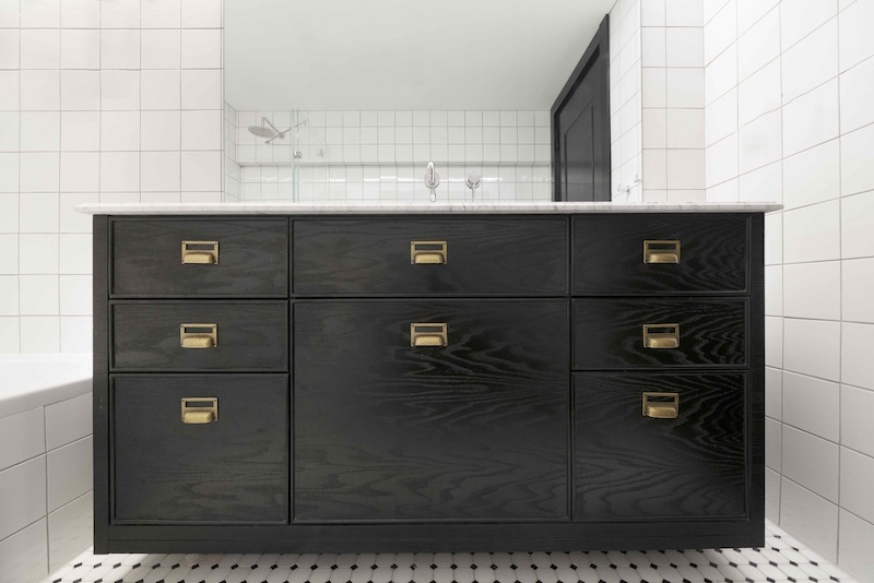 Монохромный интерьер квартиры в Тель-Авиве