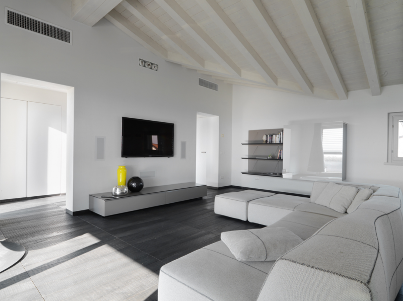 Пентхаус в строгой черно-белой гамме Пентхаус в строгой черно-белой гамме