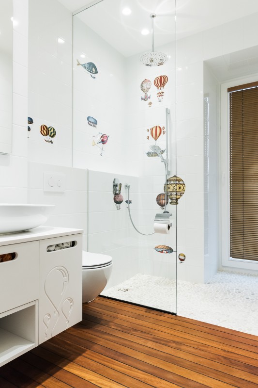 Сочетание дерева и мрамора в интерьере дома в Вильнюсе