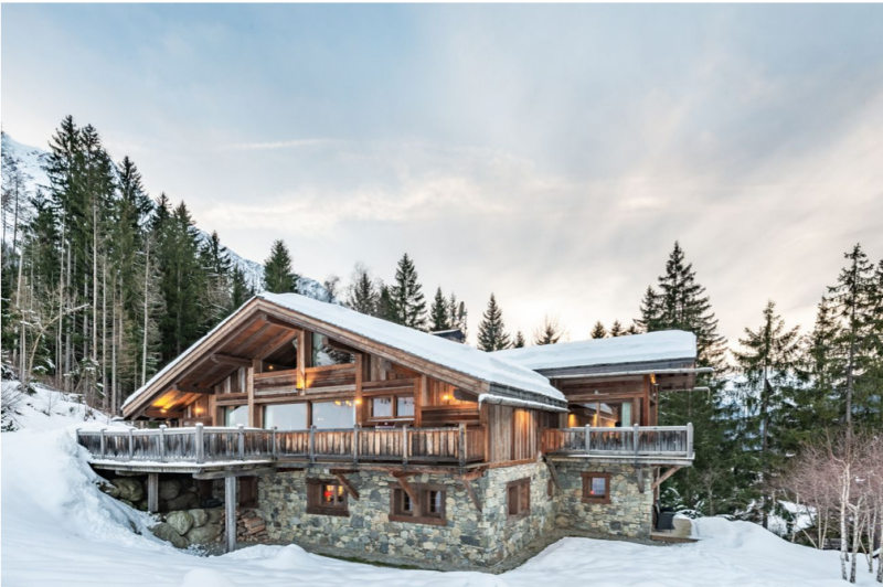 Деревенское шале недалеко от горнолыжного курорта Шамони-Монблан во Франции