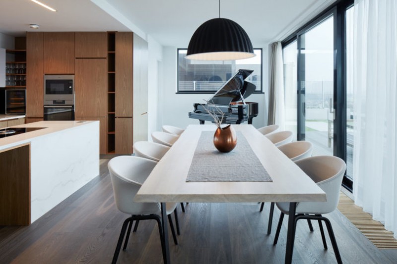 Пентхаус на вершине здания с полностью стеклянным фасадом в Праге Пентхаус на вершине здания с полностью стеклянным фасадом в Праге