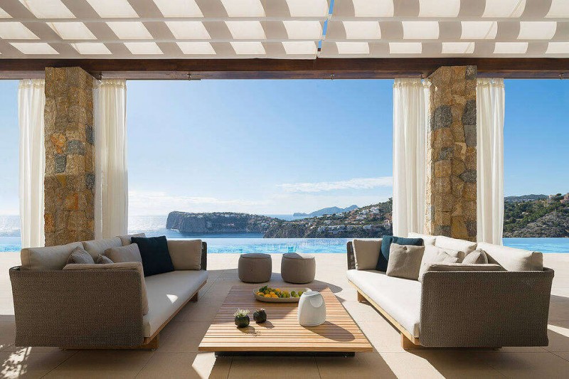 Вилла на берегу моря, расположенная на испанских Балеарских островах