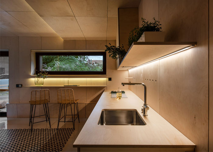 Бывший гараж в Вильнюсе, превращенный в микро-дом