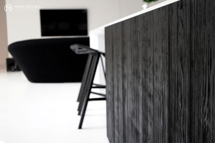 Черно-белый минималистичный интерьер дома в Польше