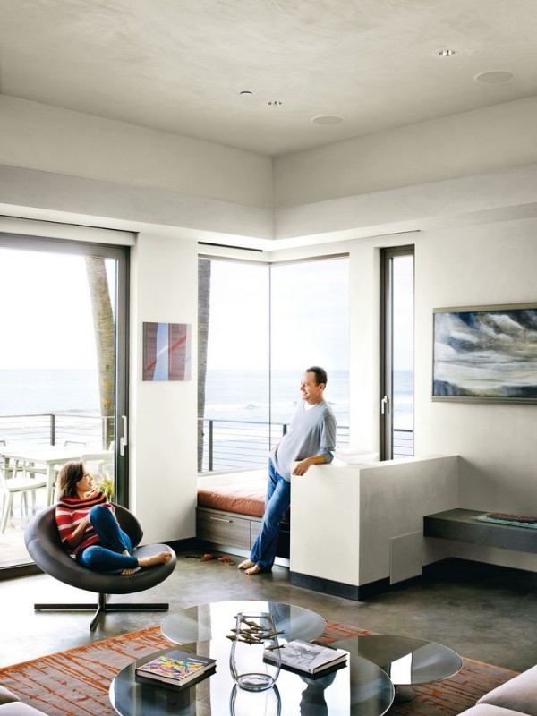 Скромный, экологичный приморский дом актера Брайана Крэнстона