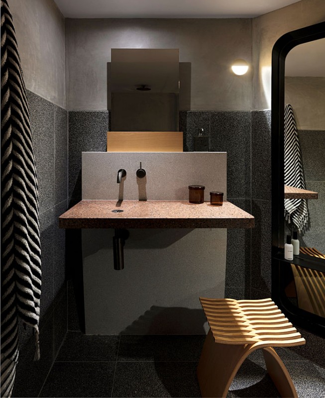 Темные оттенки в интерьере квартиры в Сиднее Темные оттенки в интерьере квартиры в Сиднее