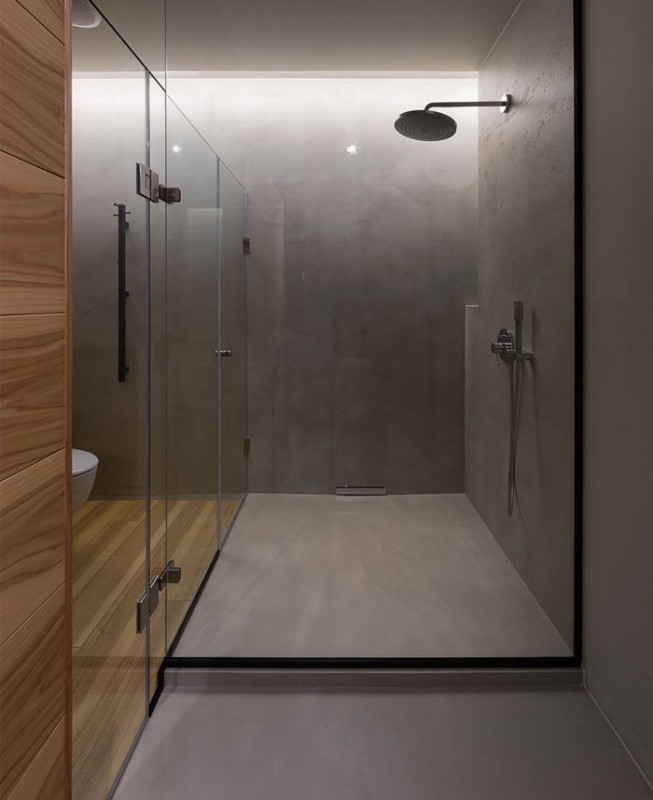 Интригующие дизайнерские конструкции и яркие акценты в интерьере просторных апартаментов