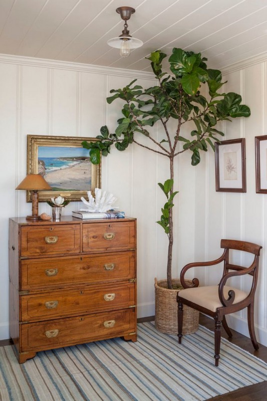 Очаровательный маленький коттедж с антикварными деталями в Лагуна-Бич, Калифорния