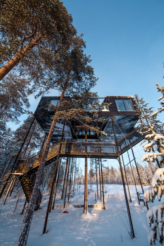 Один из семи номеров отеля Treehotel в Швеции