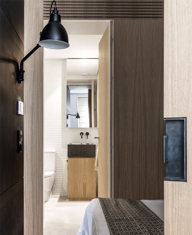 Сдержанные цвета, элегантная простота форм и материалов в интерьере мадридской квартиры