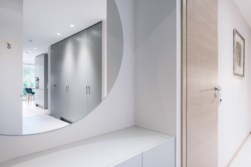 Минималистские апартаменты с синими и желтыми акцентами в Нымме, Эстония