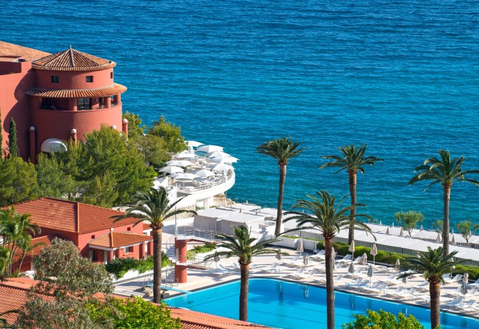 Престижный отель Monte Carlo Beach с частным пляжем и видом на Средиземное море Престижный отель Monte Carlo Beach с частным пляжем и видом на Средиземное море